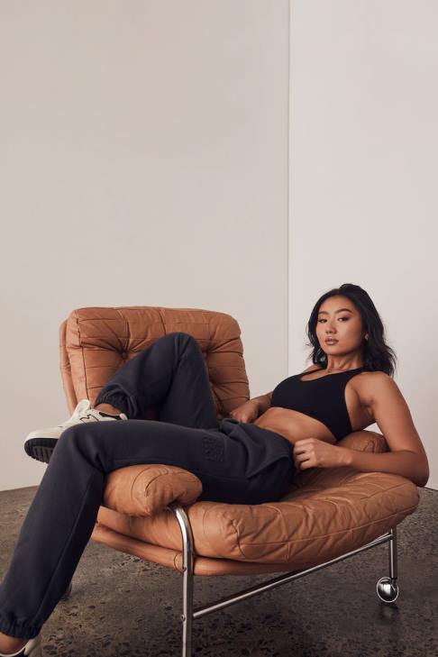 Meshki Jogginghose aus Fleece mit Schmirgelprägung Holzkohle Kleidung 060V1479