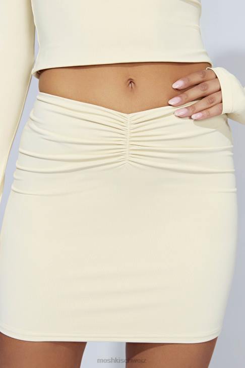 Meshki Kara Minirock mit geraffter Vorderseite Creme Kleidung 060V1477