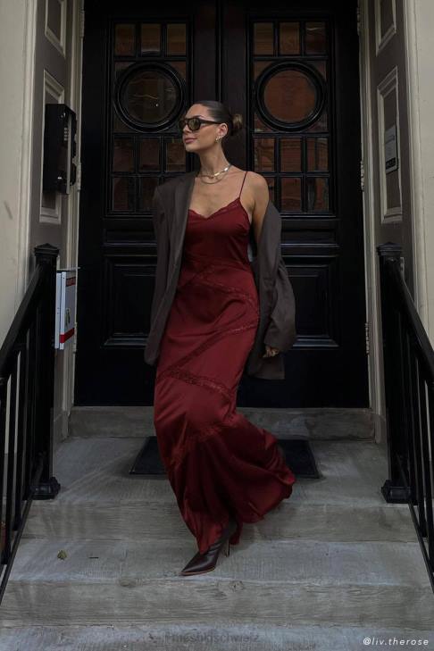 Meshki Prue-Maxikleid aus gespleißter Spitze Kirschschokolade Kleidung 060V508