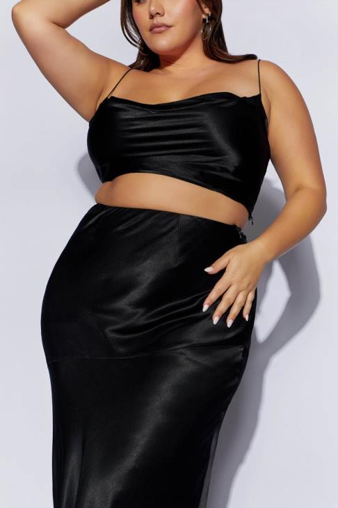 Meshki Mohnblumen-Satin-Top mit Wasserfallausschnitt Schwarz Kleidung 060V1026